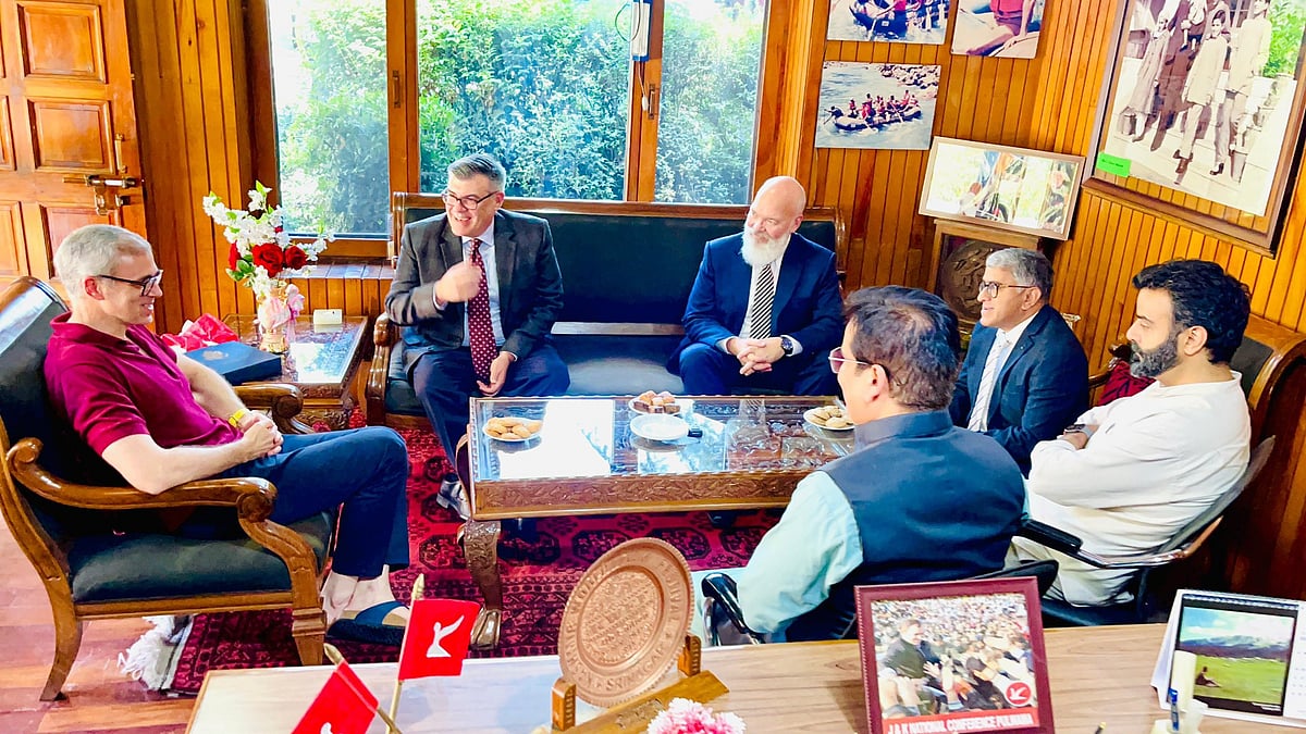 X/@JKNC : A US delegation called on J&K leader Omar Abdullah at his Gupkar residence 